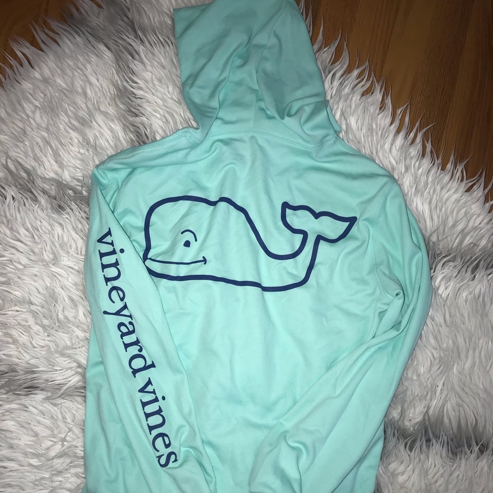 Vineyard vines pull over